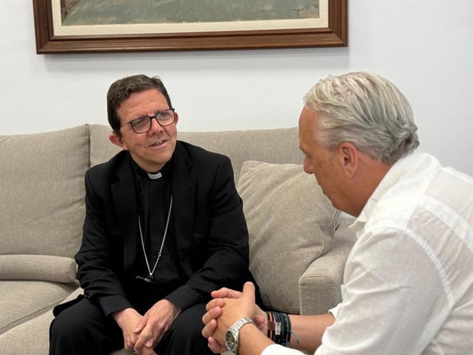 El alcalde de San Roque con el administrador apostólico del Obispado de Cádiz.