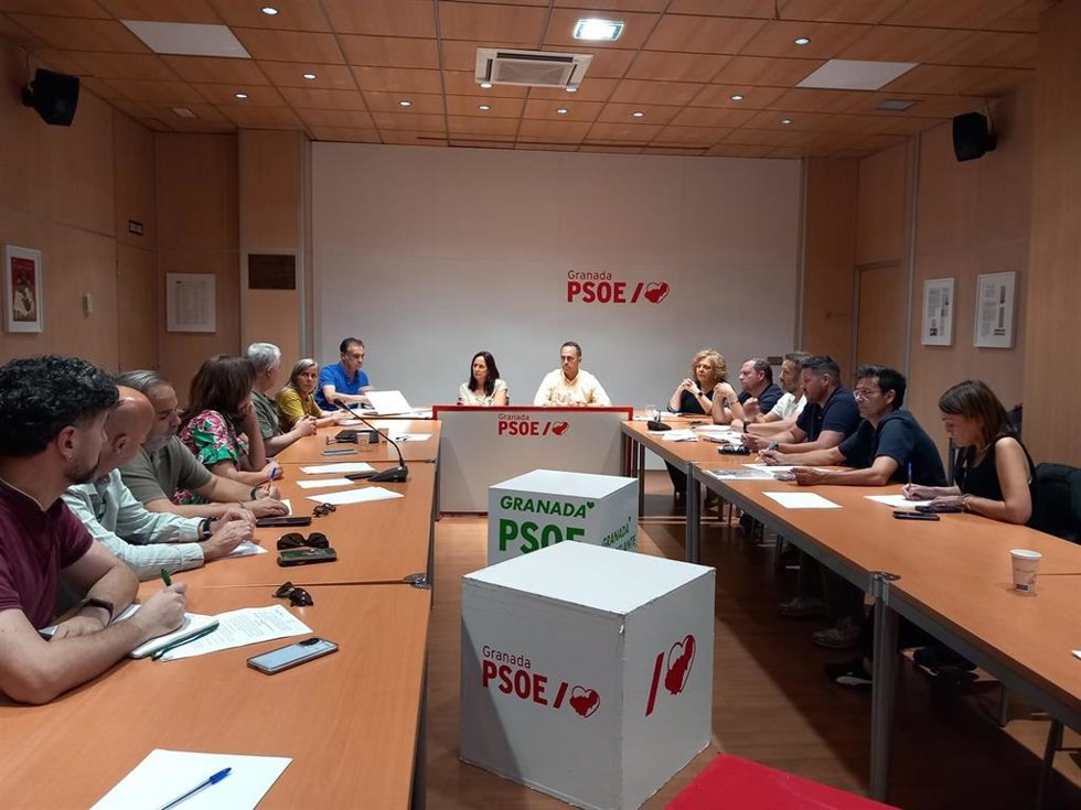 Reunión en el PSOE sobre la VAU-5 .