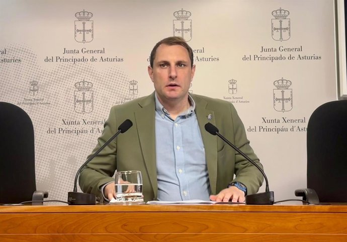 Archivo - El portavoz de Foro Asturias en la Junta General, Adrián Pumares.