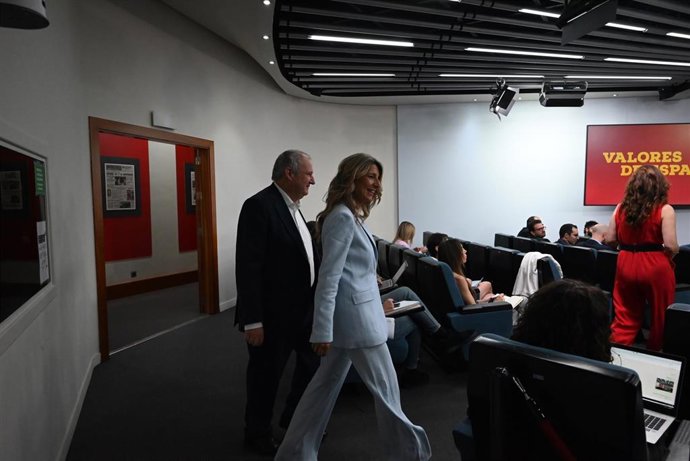 El ministro e Industria y Turismo, Jordi Hereu, y la vicepresidenta segunda y ministra de Trabajo y Economía Social, Yolanda Díaz, a su llegada a una rueda de prensa posterior al Consejo de Ministros.