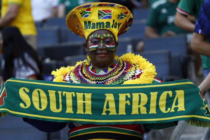 25 June 2026, Mexico, Guadalupe: A South African fan cheers in the stands during the 2026 FIFA World Cup Group A soccer match between South Africa and South Korea at Estadio Monterrey. Photo: Antonio Ojeda/ZUMA Press Wire/dpa