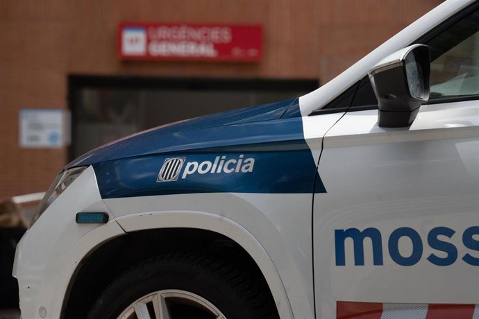 Archivo - Un vehículo de los Mossos d’Esquadra, a 16 de julio de 2024, en Barcelona, Catalunya (España).