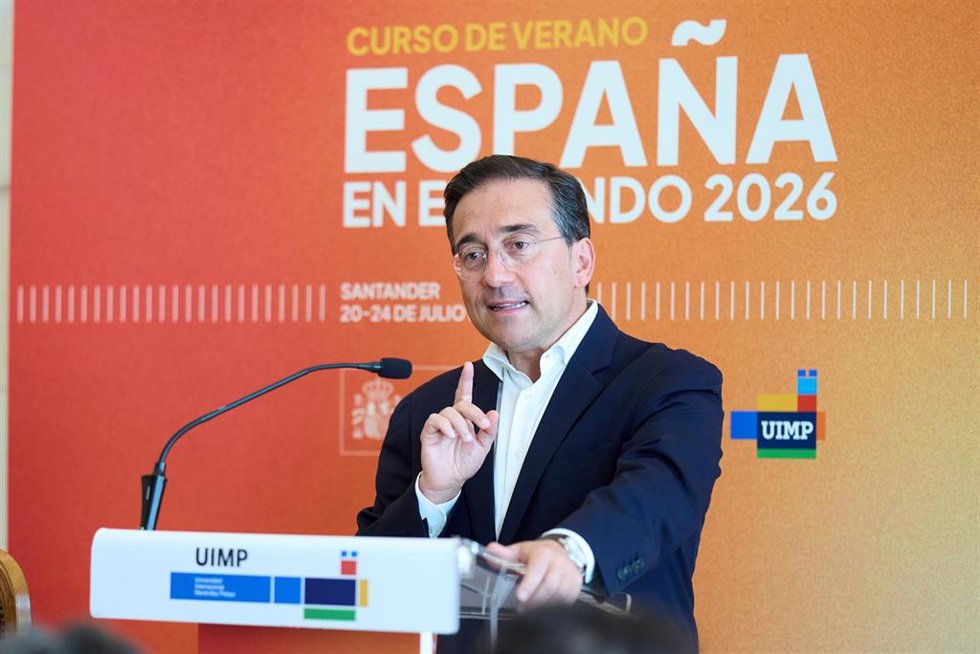 El ministro de Asuntos Exteriores, José Manuel Albares, durante el IV seminario 'España en el mundo' de la UIMP.