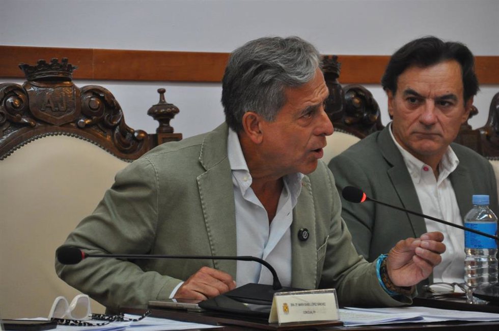 El concejal Antonio Losa durante su intervención en el pleno