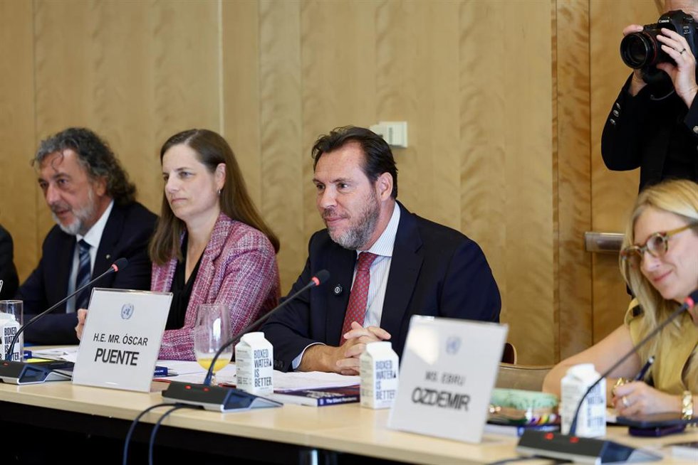 El ministro de Transportes y Movilidad Sostenible, Óscar Puente, en una mesa redonda de la ONU en Nueva York