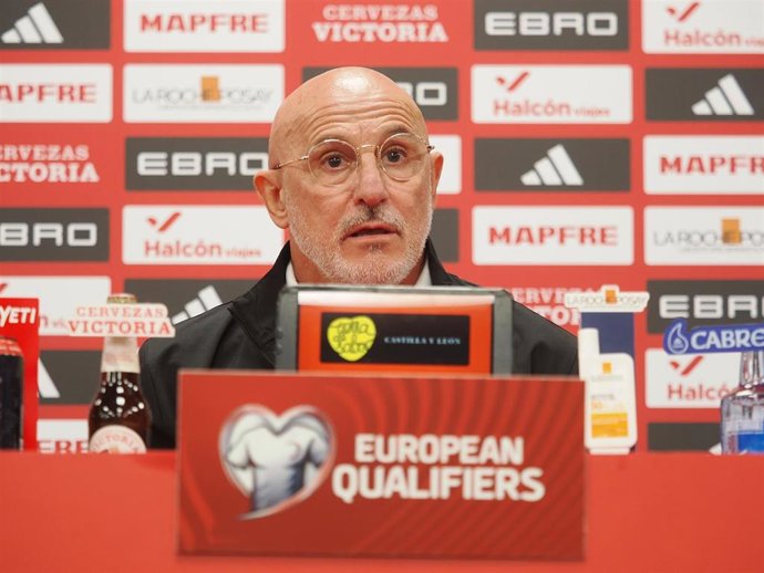Archivo - El seleccionador español, Luis de la Fuente, durante una rueda de prensa en el Estadio José Zorrilla, a 13 de octubre de 2025, en Valladolid, Castilla y León (España). 