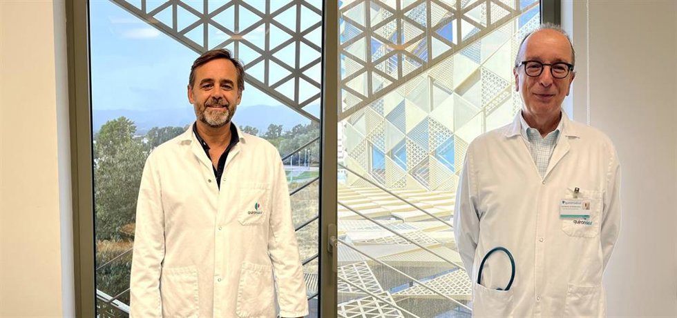 Los doctores del Hospital Quirónsalud Córdoba Manuel Romero, jefe del Servicio de Reumatología (izda.), y Luis Manuel Entrenas, jefe del servicio de Neumología.