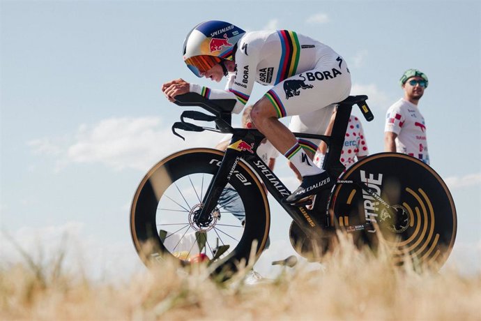 El ciclista belga Remco Evenepoel (Red Bull-BORA-hansgrohe) ha ganado este martes la decimosexta etapa del Tour de Francia 2026, una contrarreloj individual de 26,1 kilómetros entre Évian-les-Bains y Thonon-les-Bains