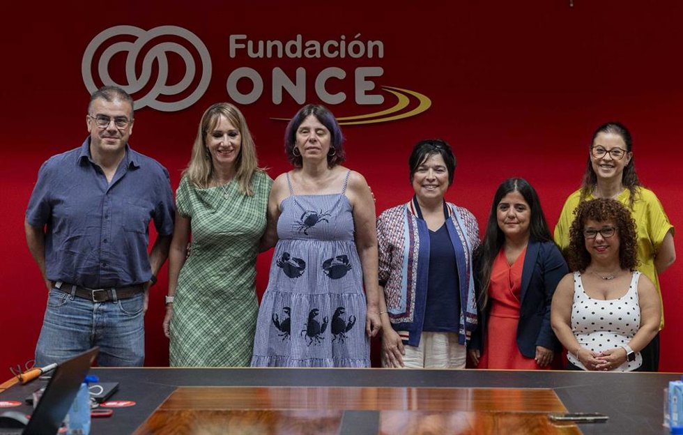 Firma del convenio de colaboración entre Fundación ONCE y ADEE.