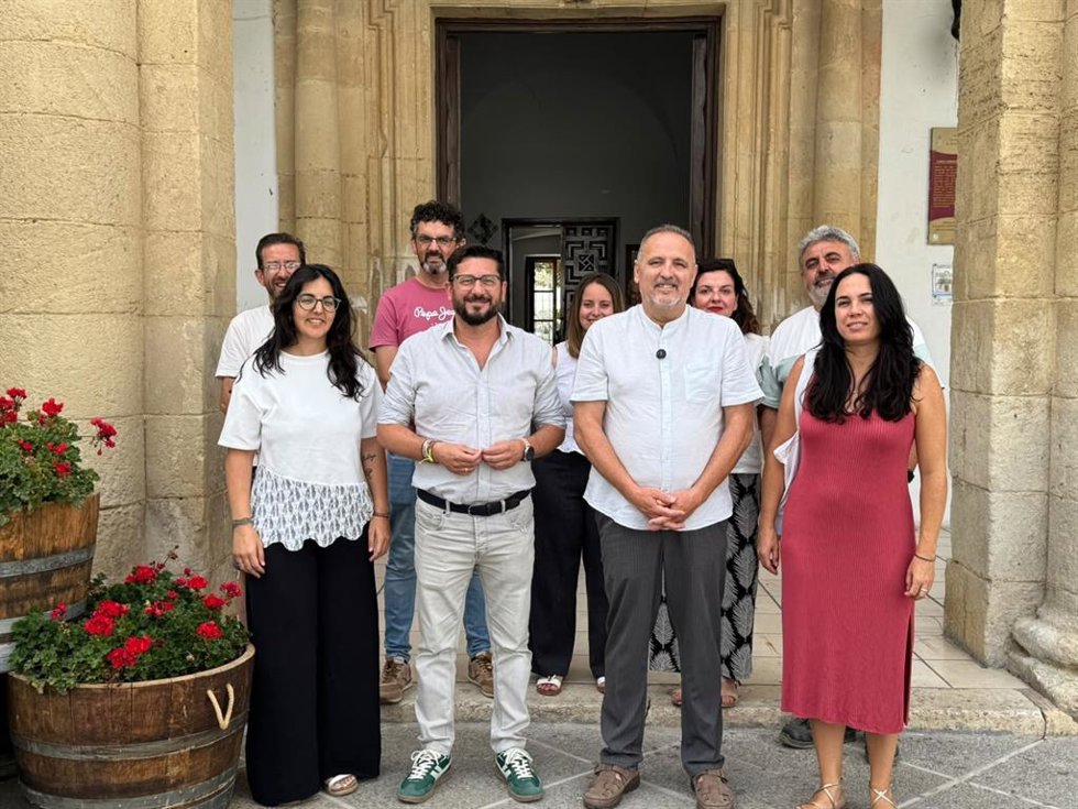 El alcalde de Medina con la dirección provincial de IU.