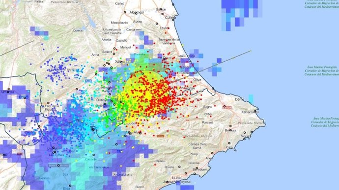 Una tempesta molt intensa avança entre València i Alacant deixant ratxes de vent de 50 km/h