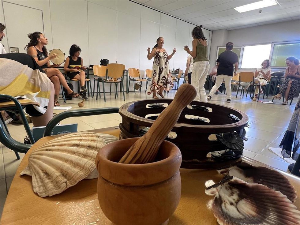 Curso de Verano de la UC 'Cantares y percusión' en Torrelavega