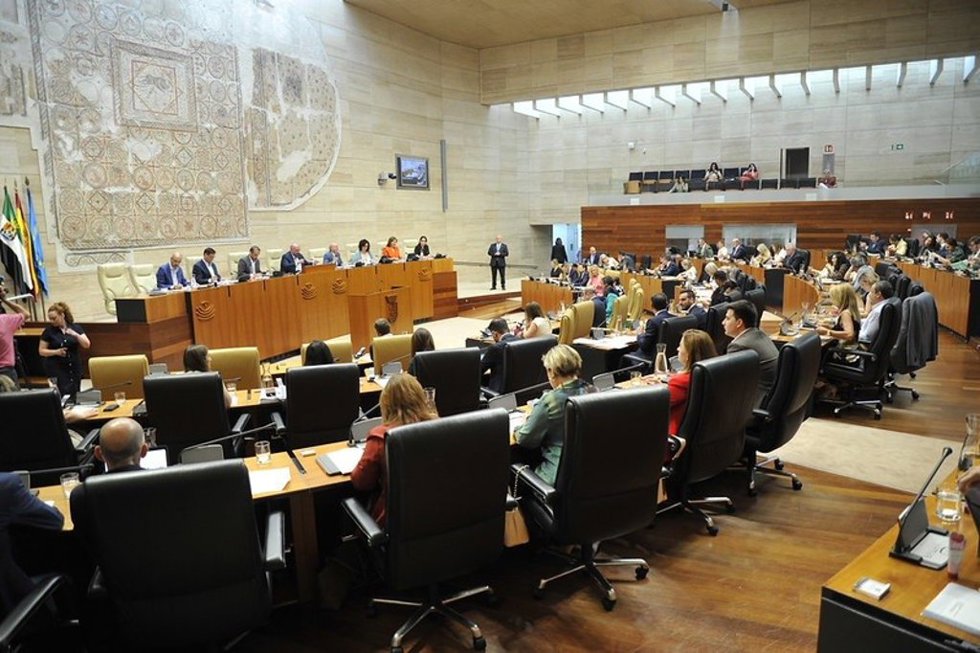 Pleno en la Asamblea de Extremadura en una imagen de archivo