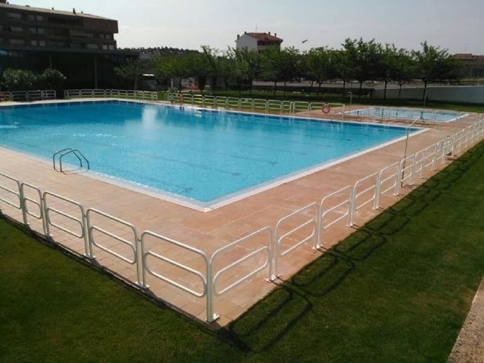 Las piscinas municipales de Fuenmayor abrirán gratis de 19,30 a 21,30 horas del miércoles al viernes por la ola de calor