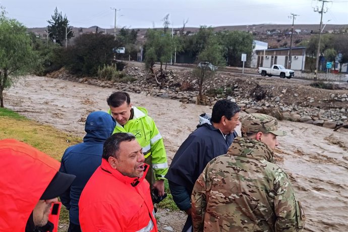 Vallenar 21 de julio 2026.  Vista general del puente Ananuca del Río Huasco de Vallenar en medio de la emergencia por el sistema frontal.  Claudio Lopez/Aton Chile