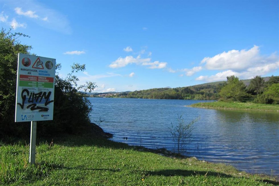 Archivo - Embalse de Urrunaga (Álava)