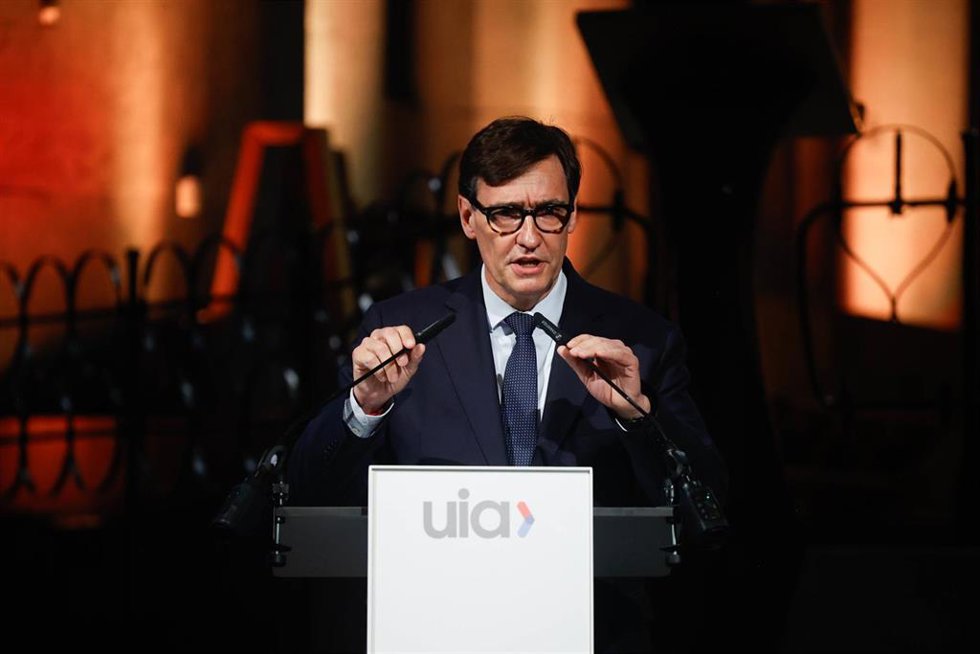El presidente de la Generalitat, Salvador Illa, interviene durante la entrega de la Medalla de Oro UIA al arquitecto portugués Soto de Moura, en la Basílica de la Sagrada Família, a 30 de junio de 2026, en Barcelona, Catalunya (España). 
