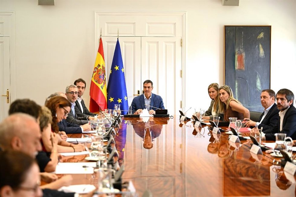 Pedro Sánchez preside la reunión de coordinación para el Trío de Eclipses