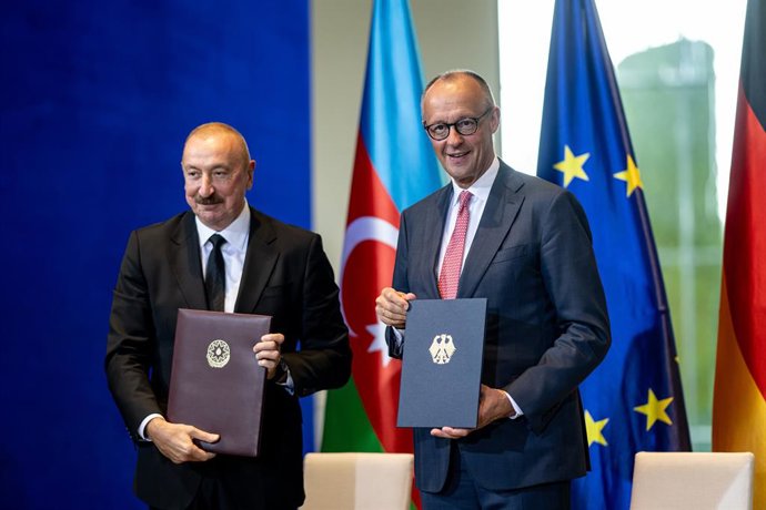 21 July 2026, Berlin: German Chancellor Friedrich Merz (R) and Ilham Aliyev, President of Azerbaijan, attend a press conference following their meeting at the Federal Chancellery. Photo: Fabian Sommer/dpa