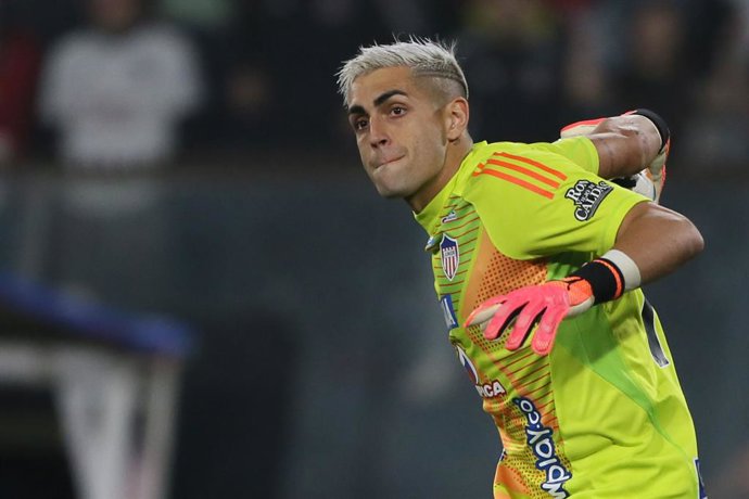 Futbol, Colo Colo vs Junior de Barranquilla. Octavos de Final, Copa Libertadores 2024. El jugador de Junior de Barranquilla Santiago Mele es fotografiado contra Colo Colo durante el partido de copa libertadores disputado en el estadio Monumental en