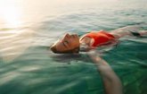 Foto: La natación reduce la discapacidad causada por el dolor de espalda crónico