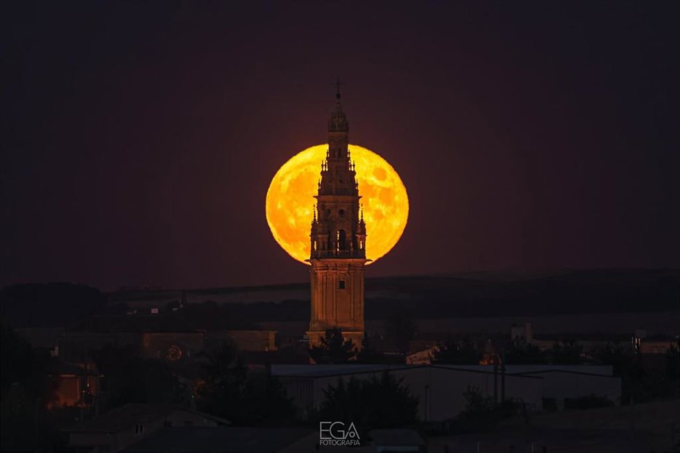 Archivo - El Gobierno de La Rioja organiza un taller de fotografía nocturna sobre la Luna en Santo Domingo de la Calzada