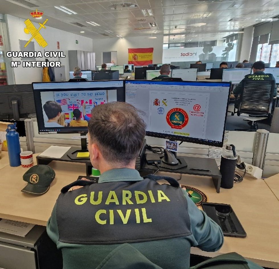 Un agente del equipo de CiberComandancia de la Guardia Civil.