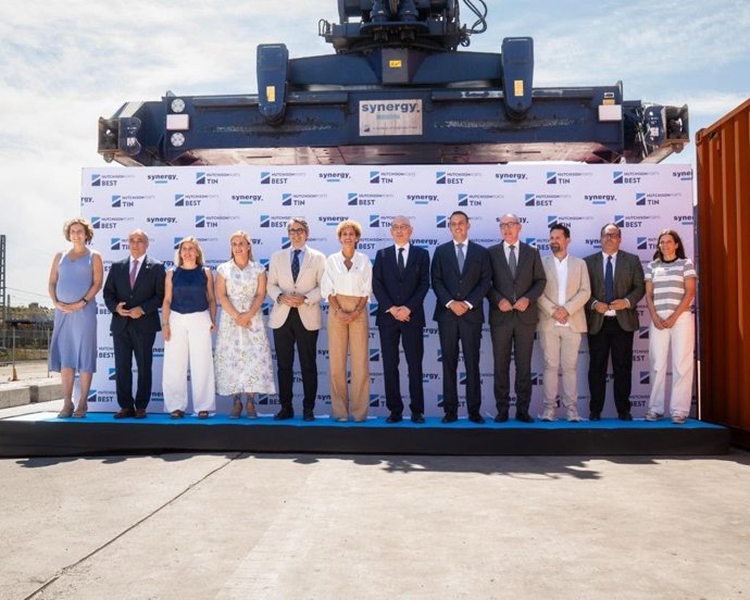 Momento de la inauguración de la Terminal Intermodal de Navarra (TIN)