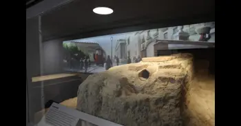 Los restos del antiguo tranvía de Madrid pueden visitarse en un espacio dentro del hub de movilidad junto al Thyssen