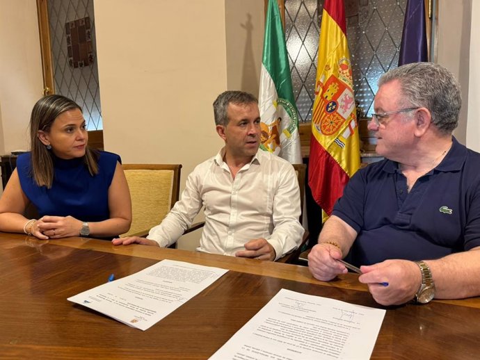 Firma del convenio con Mensajeros de la Paz