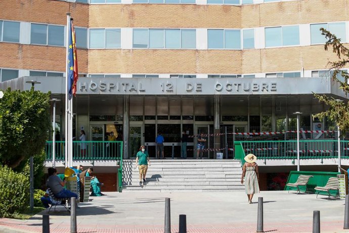 Archivo - Fachada del Hospital 12 de Octubre