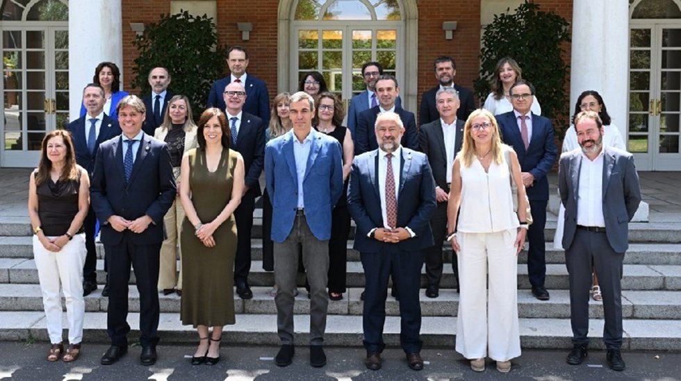 El rector de la UCLM y la nueva Junta Rectora de CRUE se reúnen con el presidente del Gobierno en La Moncloa