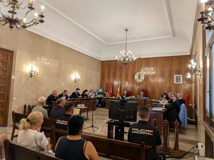 Varios de los acusados, entre ellos 'El Charly', este miércoles en la Audiencia Provincial de Baleares.