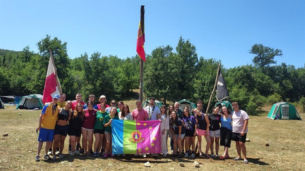 El alcalde de Camargo, Diego Movellán, visita los campamentos de verano organizados por las entidades juveniles