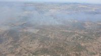 Desplegados 13 medios aéreos y 120 efectivos por tierra para estabilizar el incendio en El Cerro de Andévalo (Huelva)