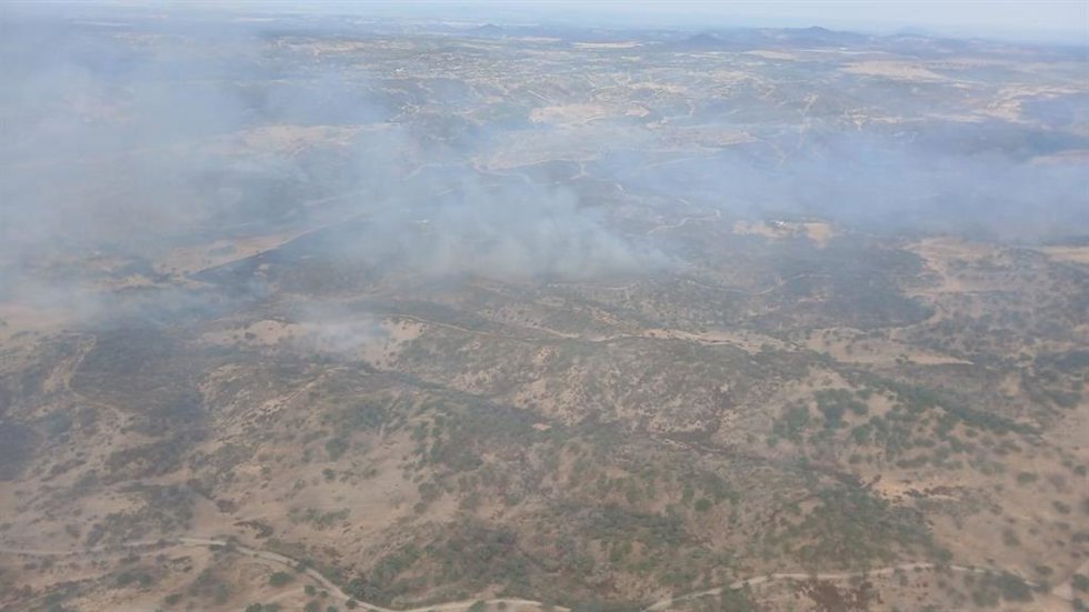 Imagen aérea del incendio de El Cerro de Andévalo (Huelva).