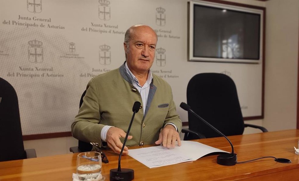 Archivo - El diputado del PP en la Junta General, Luis Venta.