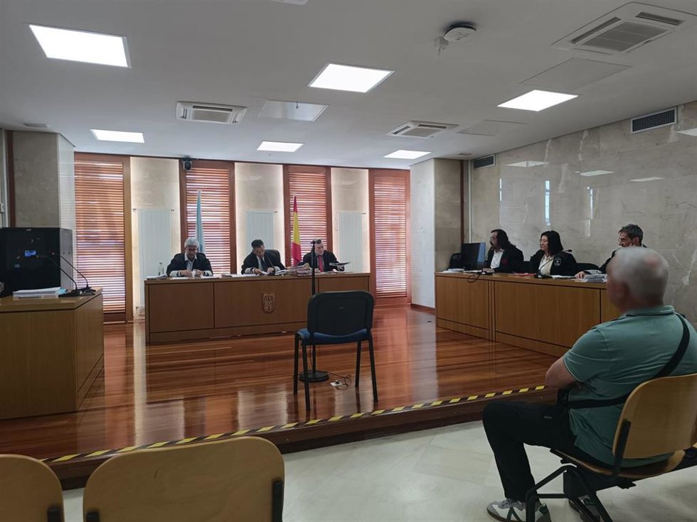 Un policía urbanístico de Santiago se enfrenta a cuatro años de cárcel por falsificar el informe de una obra