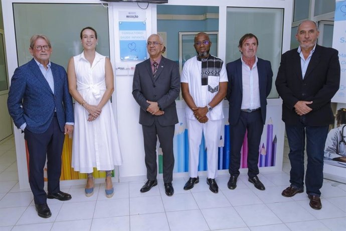 Félix Casado, consejero de RIU; Naomi Riu, directora Financiera y de Sostenibilidad de RIU; José Pimenta Lima, secretario de Estado de Turismo; Cláudio Mendonça, alcalde de Boa Vista; e Iñaki Gascón y Gonzalo Álvarez (Africa Avanza y Fundación Bem Estar)