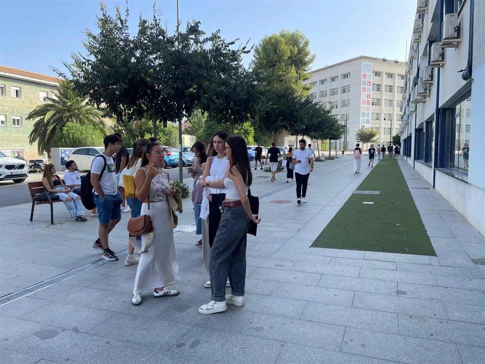 Estudiantes de la UGR.