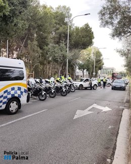 Archivo - Control de la Policía Local de Palma en el marco de una campaña de la DGT