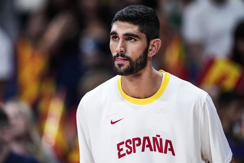 Archivo - Santi Aldama antes de un partido internacional con España