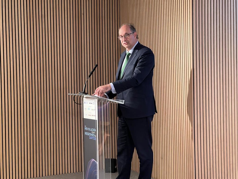 Archivo - El consejero de Digitalización de la Comunidad de Madrid, Miguel López-Valverde, en la clausura de la jornada Revolución de las Regiones de Datos.