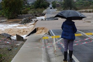 La Ligua, 21 de julio 2026. Crecida del rio La Ligua provoca danos en uno de los caminos que une la comuna de La Ligua con la localidad de Valle Hermoso, producto de los sistemas frontales que afecta a la zona centro norte del pais. Raul Zamora/Aton Chile