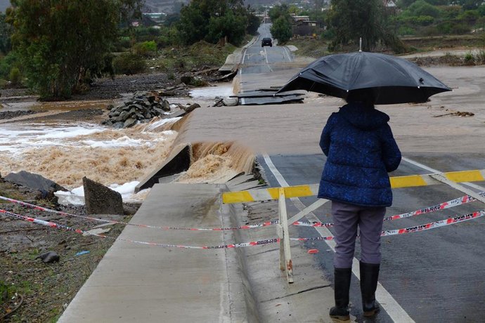 La Ligua, 21 de julio 2026. Crecida del rio La Ligua provoca danos en uno de los caminos que une la comuna de La Ligua con la localidad de Valle Hermoso, producto de los sistemas frontales que afecta a la zona centro norte del pais. Raul Zamora/Aton Chile