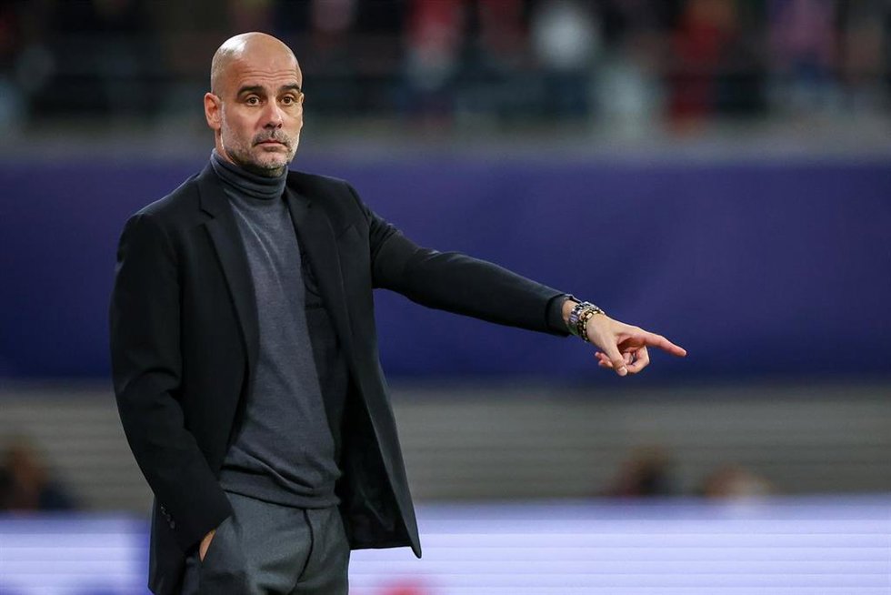Archivo - El técnico catalán Pep Guardiola, durante un encuentro entrenando al Manchester City.