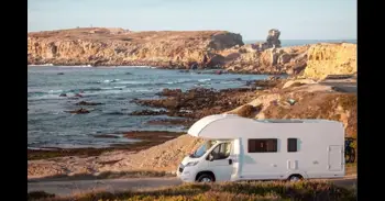 Del Mediterráneo al Cantábrico: ruta definitiva de áreas camper para conquistar la costa española este verano