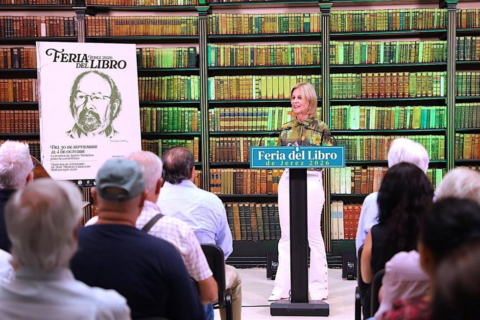 La alcaldesa de Jerez presentando la Feria del Libro.