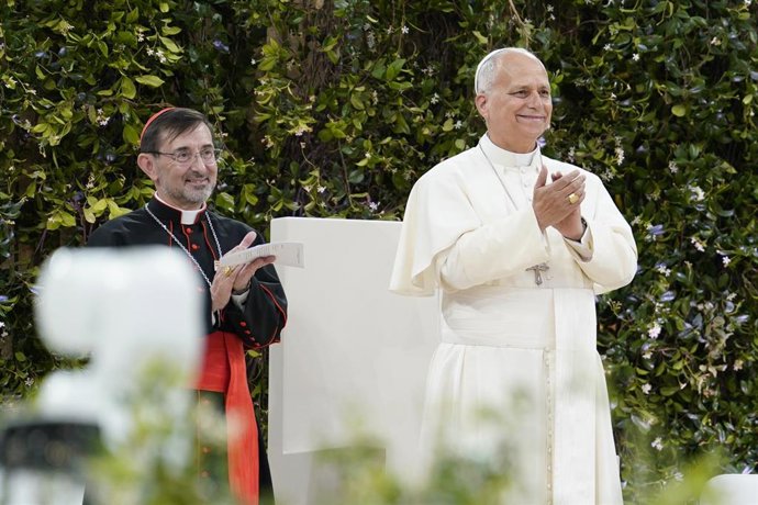 Archivo - El Papa León XIV durante el encuentro con la comunidad diocesana, en el Estadio Bernabéu, a 8 de junio de 2026, en Madrid (España).