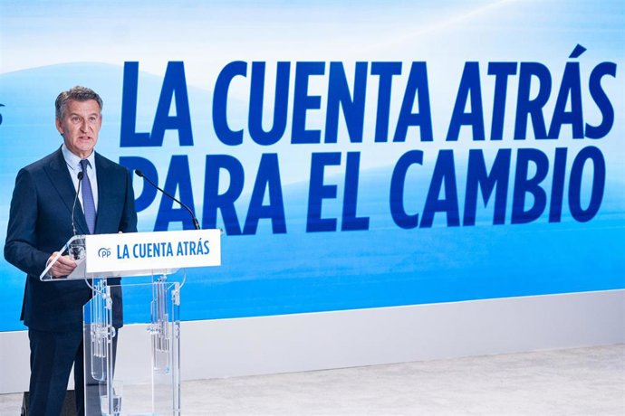 El presidente del Partido Popular, Alberto Núñez Feijóo, comparece ante los medios para hacer balance del curso político, en la sede nacional del PP, a 22 de julio de 2026, en Madrid (España). Feijóo ha puesto el foco en la corrupción y la crítica a la ge